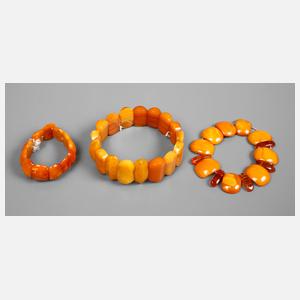 Drei Bernsteinarmbänder Butterscotch