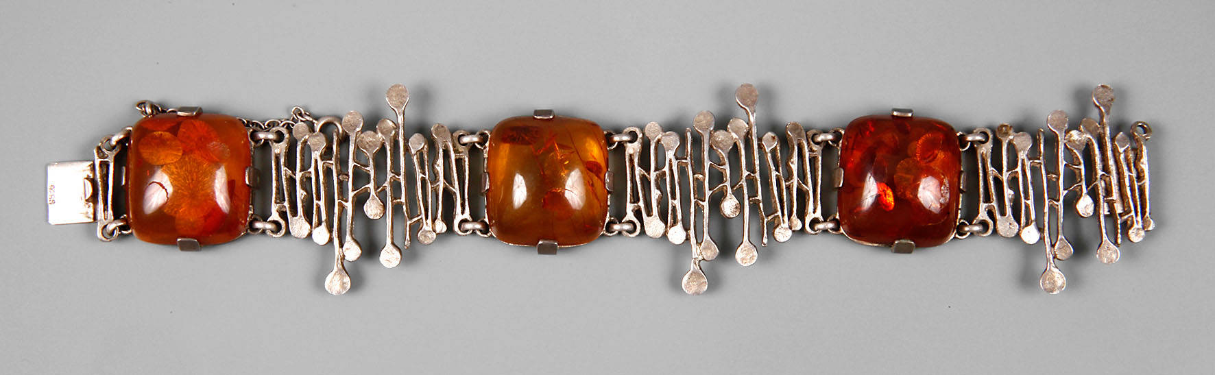 Silberarmband mit Bernsteinbesatz