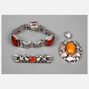 Drei Teile Fischlandschmuck