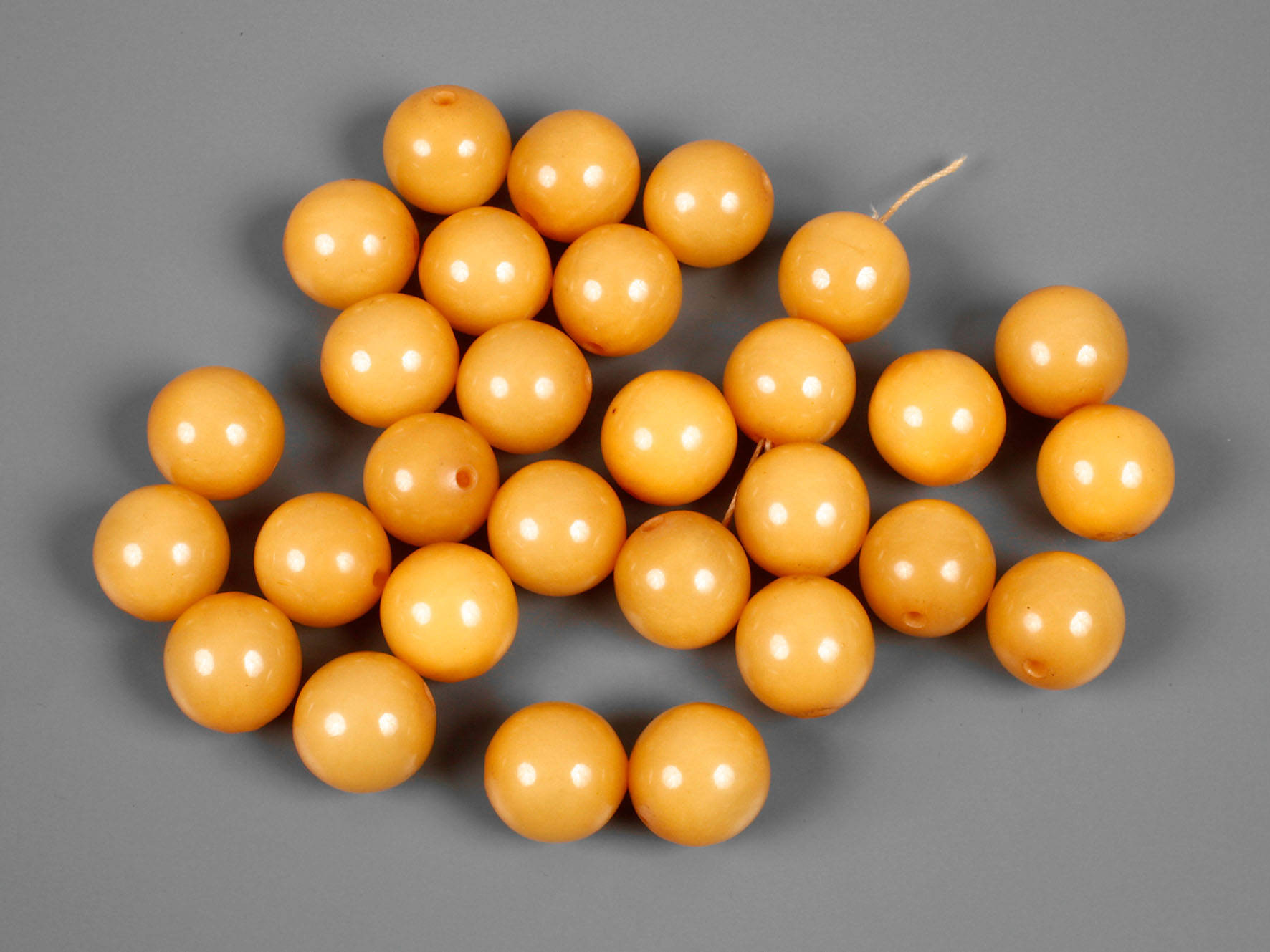 Konvolut Bernsteinkugeln