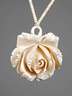 Geschnitzte Rose an Kette Elfenbein