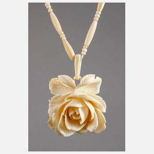 Elfenbeinrose mit Kette