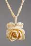 Elfenbeinrose mit Kette