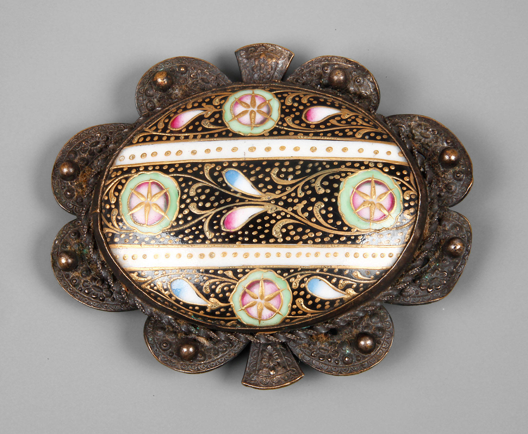 Gürtelschnalle mit Emailbemalung