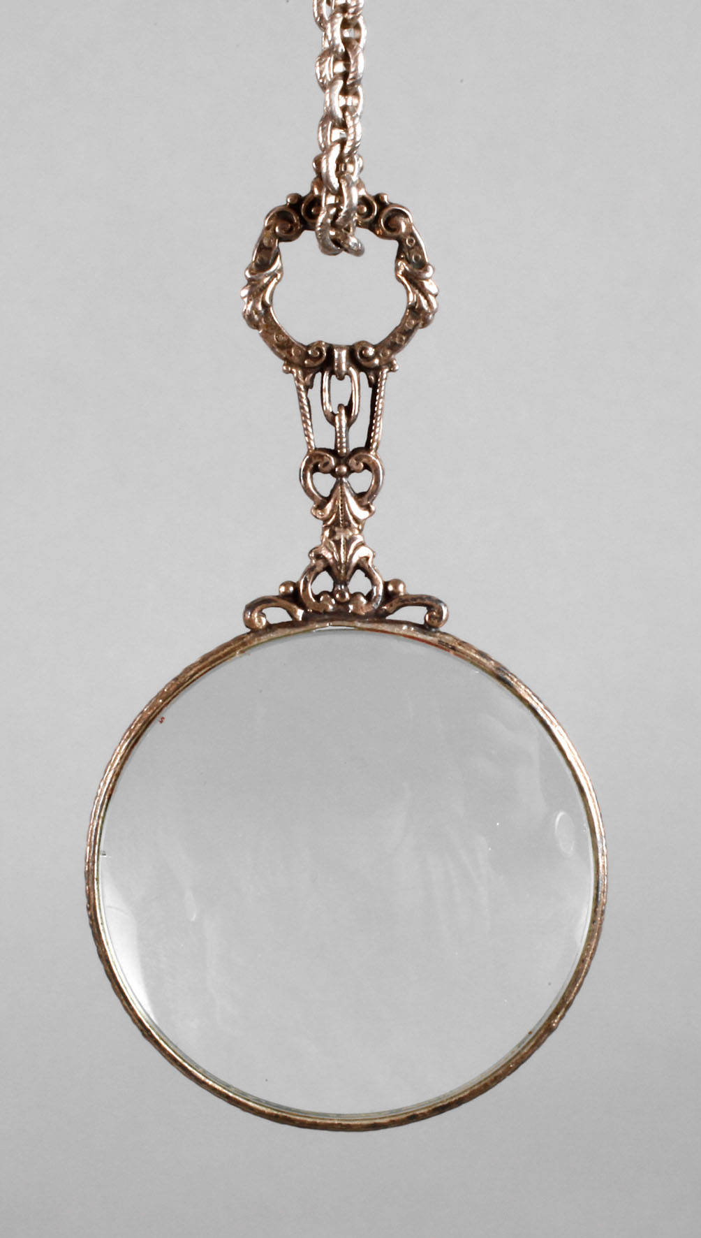 Lupenanhänger an Erbskette