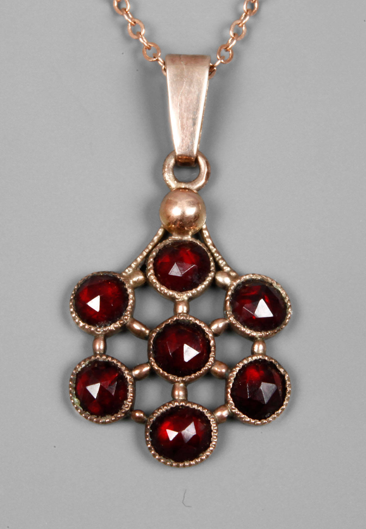 Granatanhänger mit Kette Gold