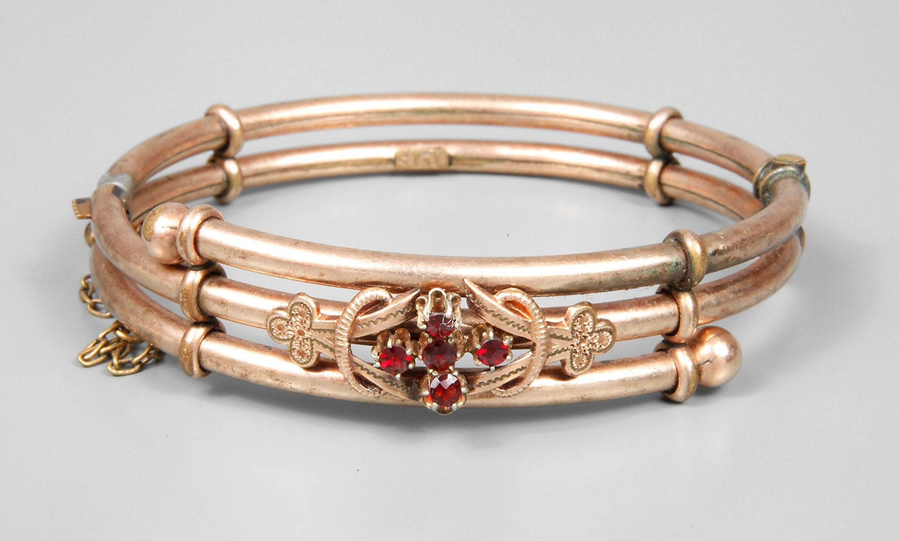 Armreif mit Granatbesatz