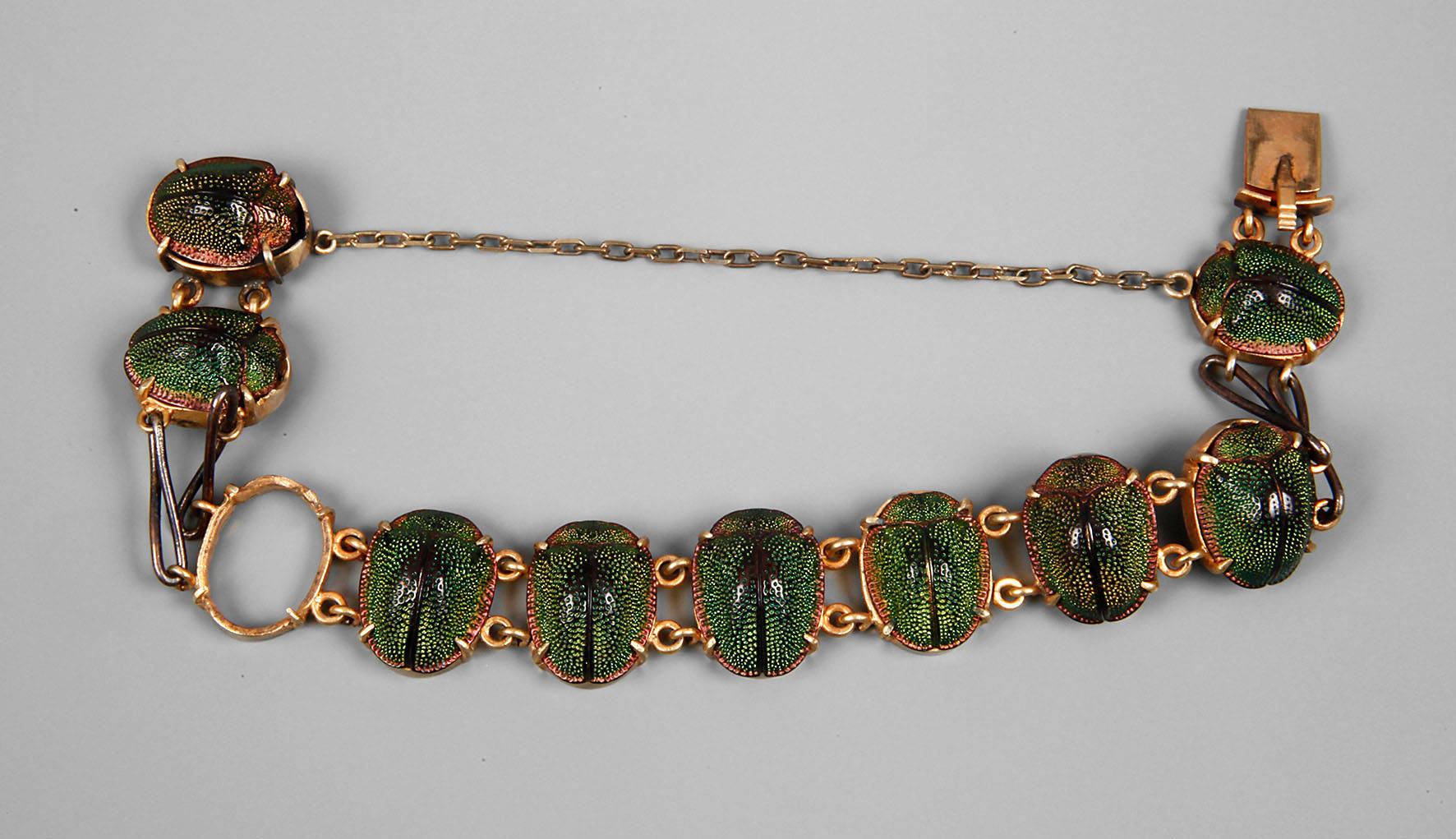 Armband aus Skarabäen