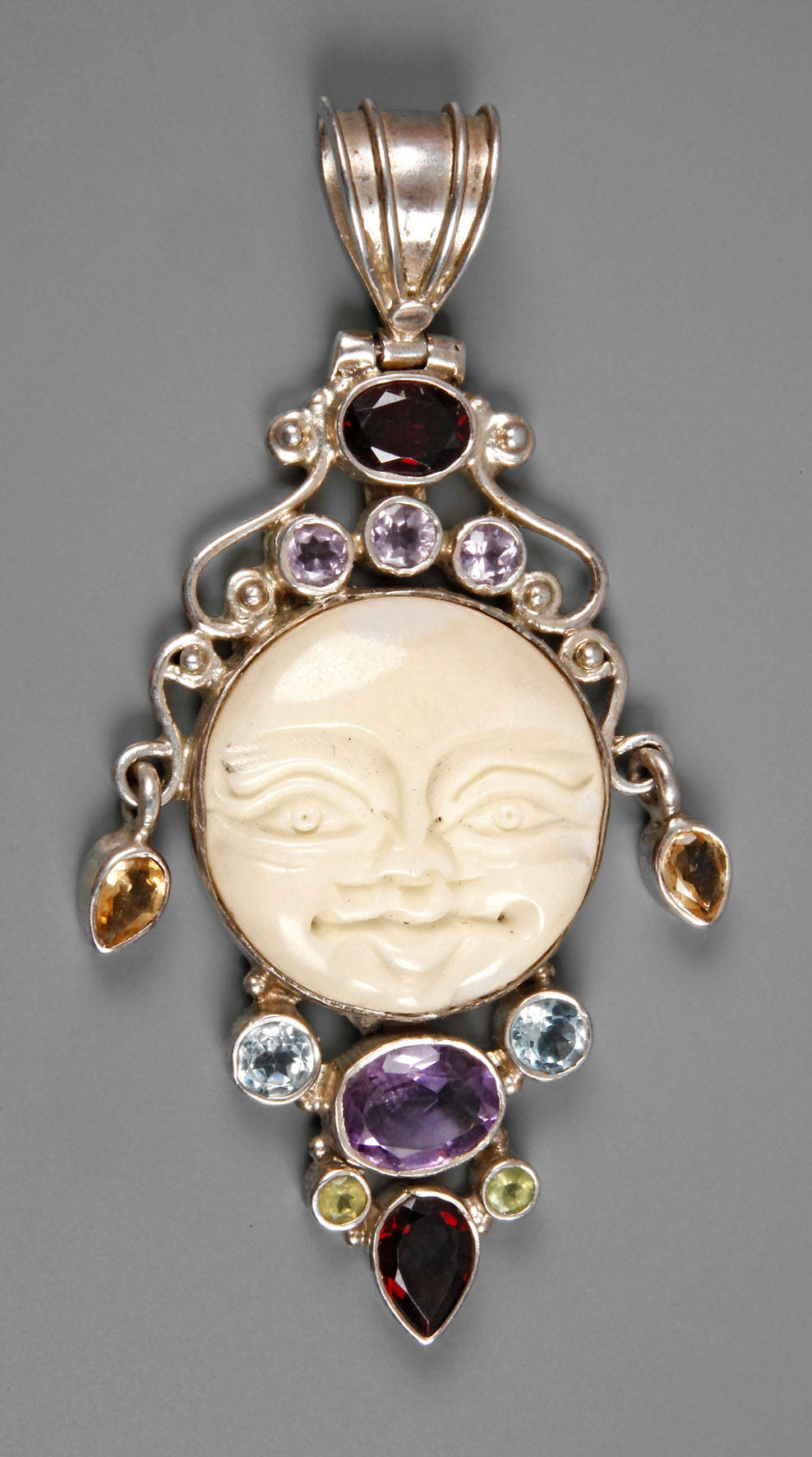 Gesichterbrosche Art déco