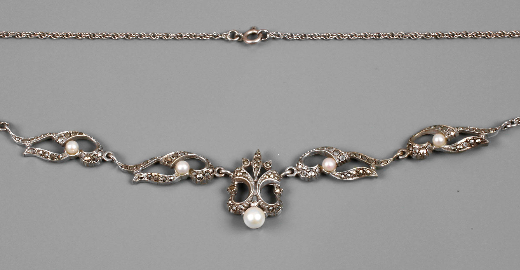 Feines Art déco-Collier