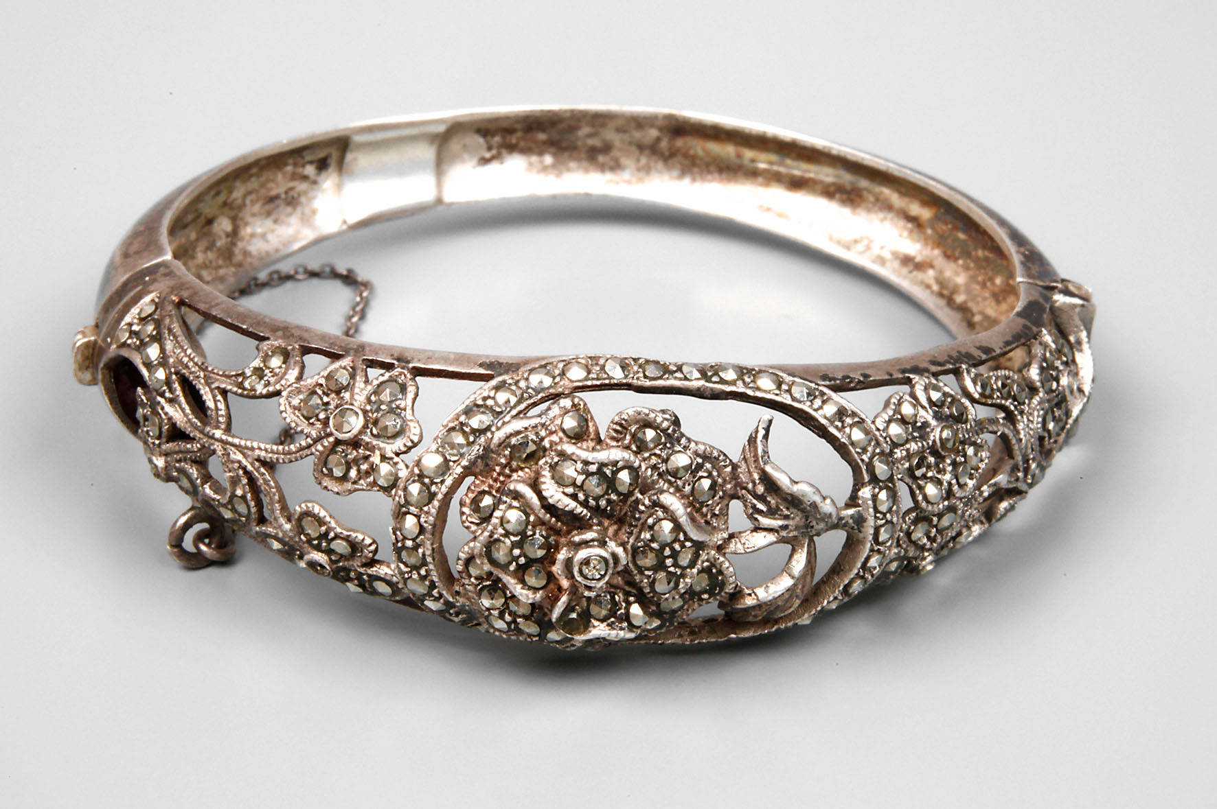 Floraler Jugendstilarmreif