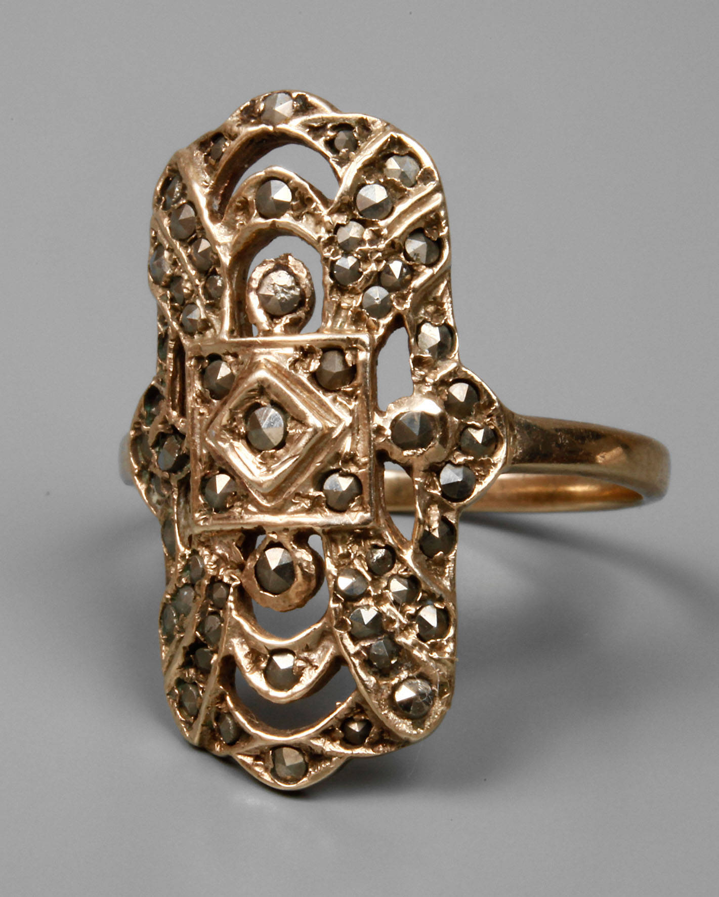 Goldring mit Markasiten