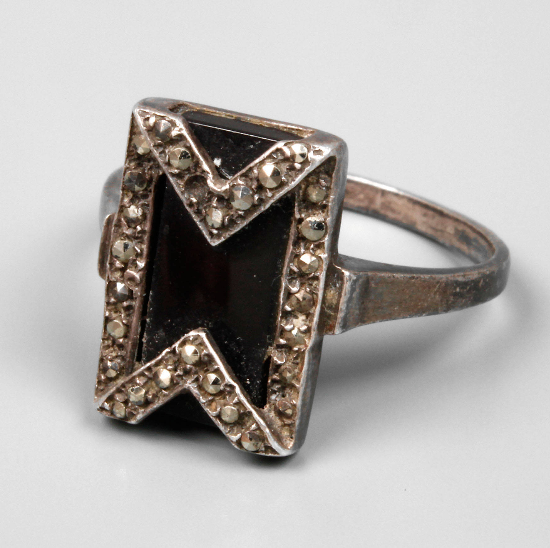 Ring mit Markasitenbesatz