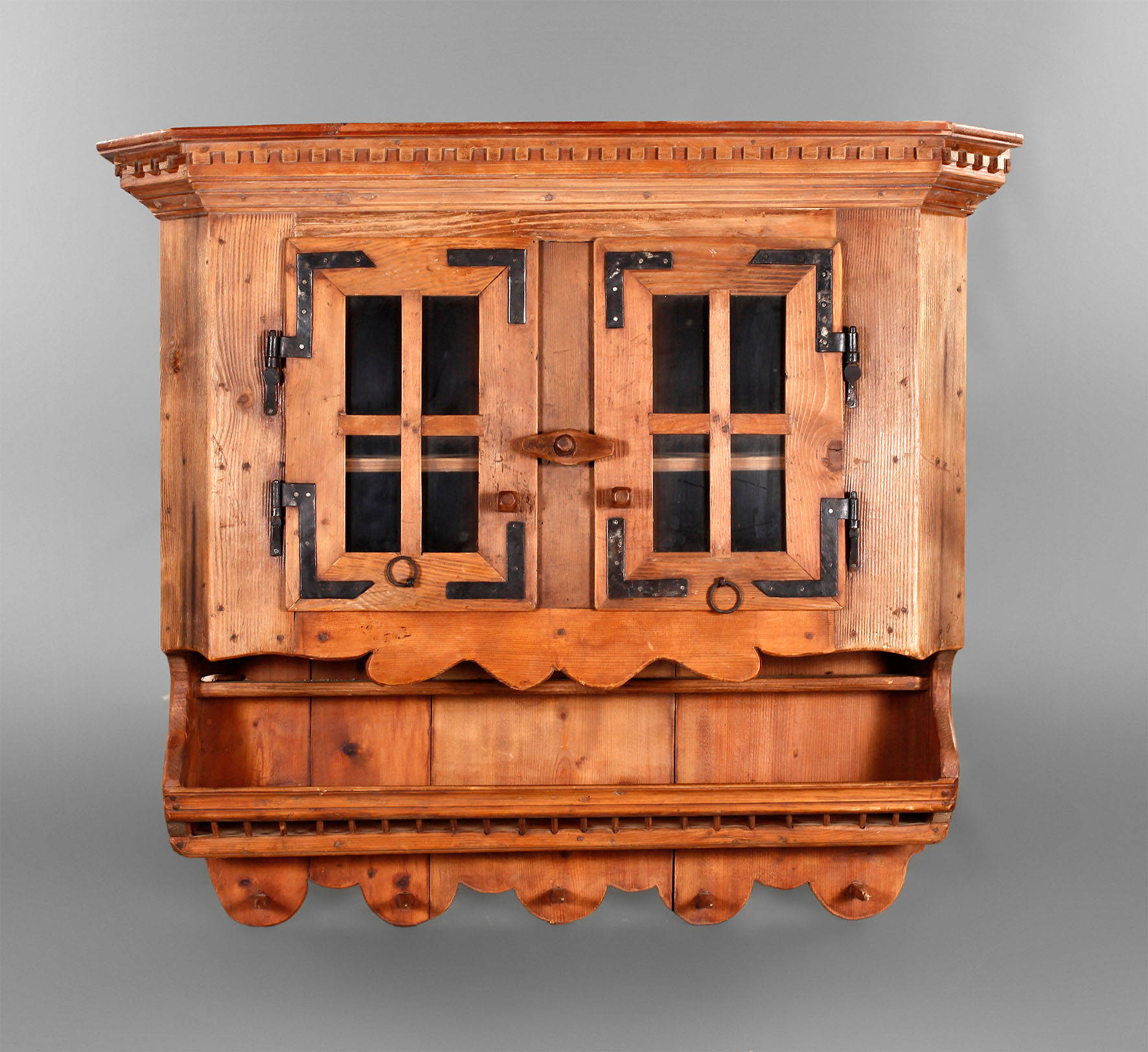 Bäuerlicher Wandschrank