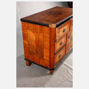 Klassizistische Kommode