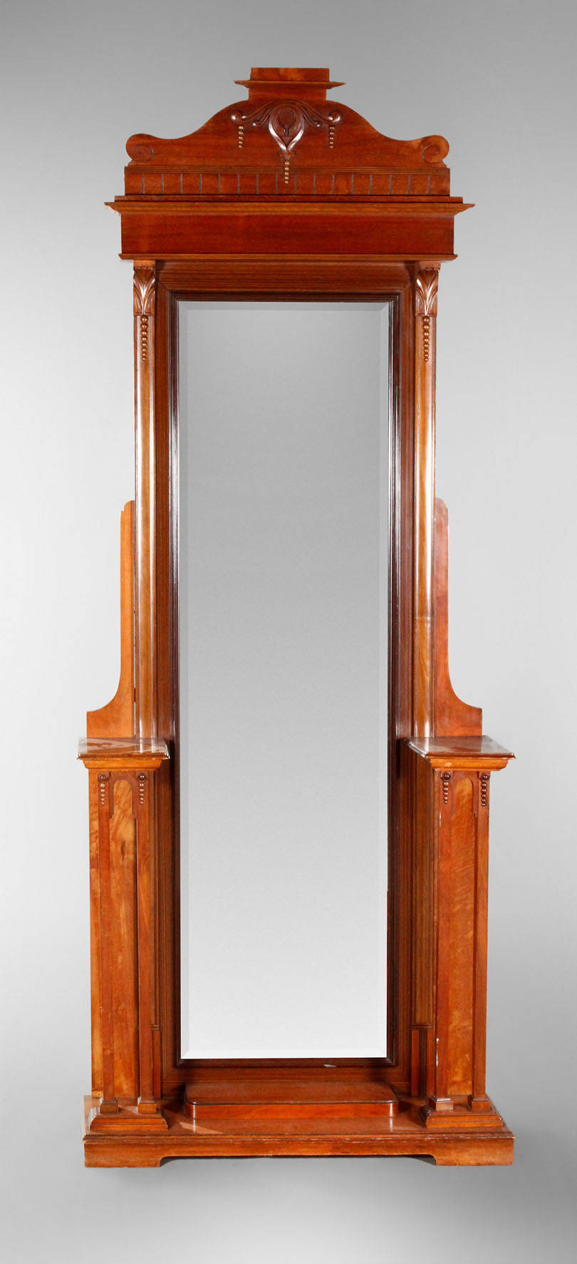 Jugendstil-Garderobenspiegel