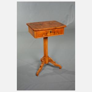 Biedermeiernähtisch