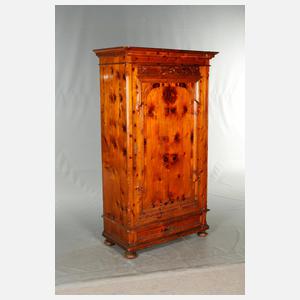 Paar Kleiderschränke