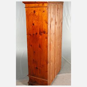 Paar Kleiderschränke