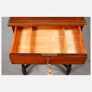 Intarsierter Nähtisch