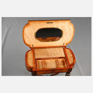 Intarsiertes Tischchen