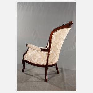 Sessel und fünf Stühle