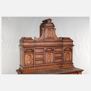 Maurischer Scherenstuhl und Sekretär