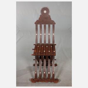 Maurischer Scherenstuhl und Sekretär