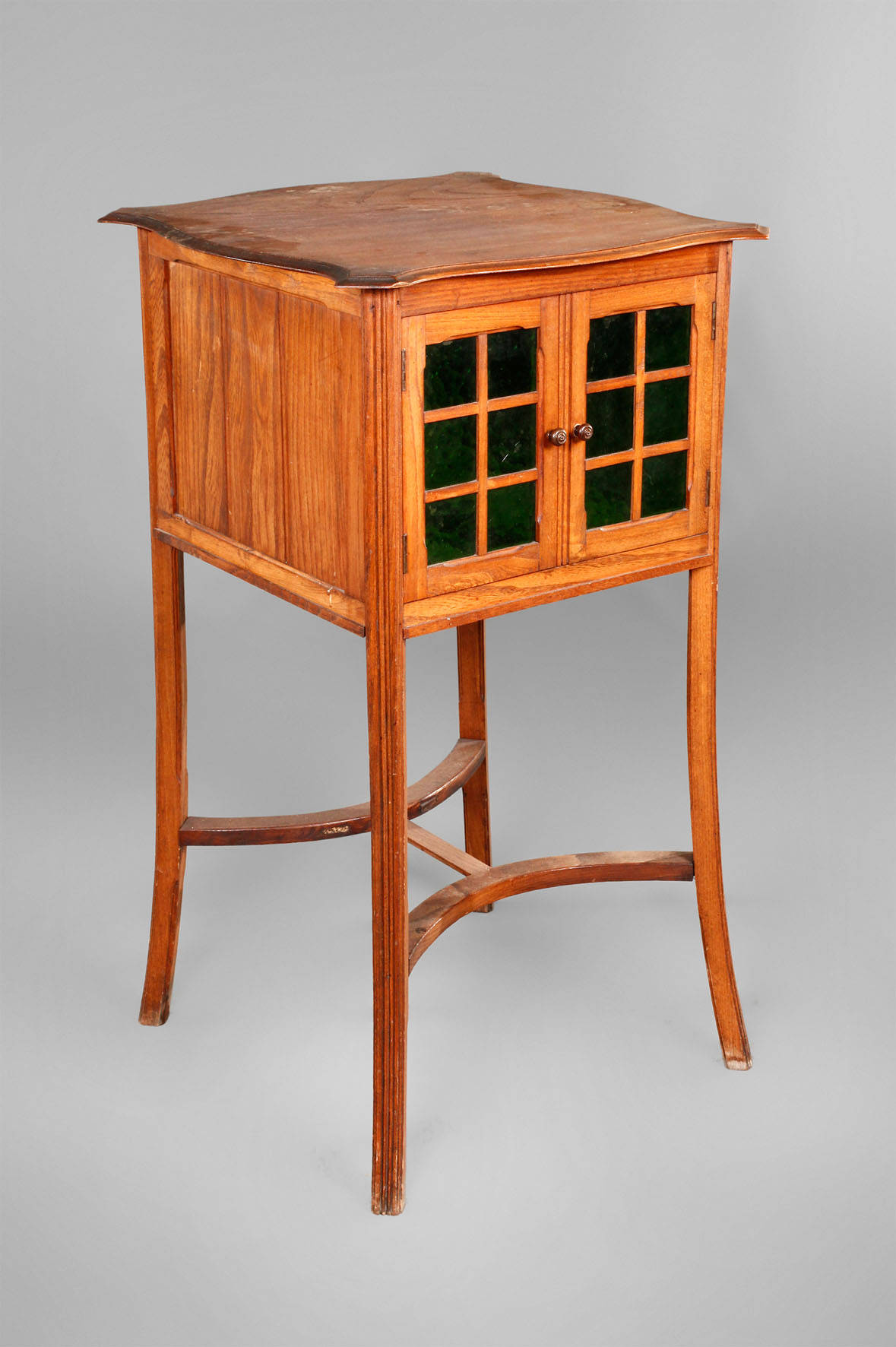 Jugendstil-Säulenschränkchen