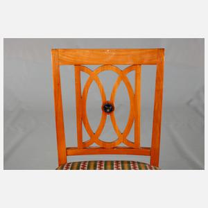 Tisch und zwei Stühle