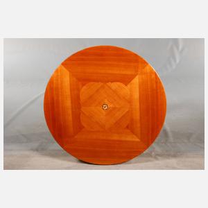 Tisch und zwei Stühle