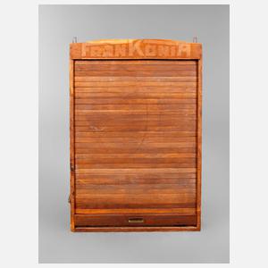 Wandschrank mit Rollladen