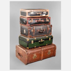 Fünf Reisekoffer