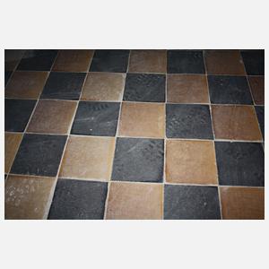 Historischer Kachelboden