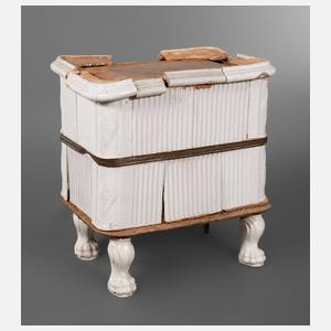 Kleiner klassizistischer Ofensockel