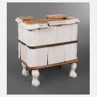 Kleiner klassizistischer Ofensockel111