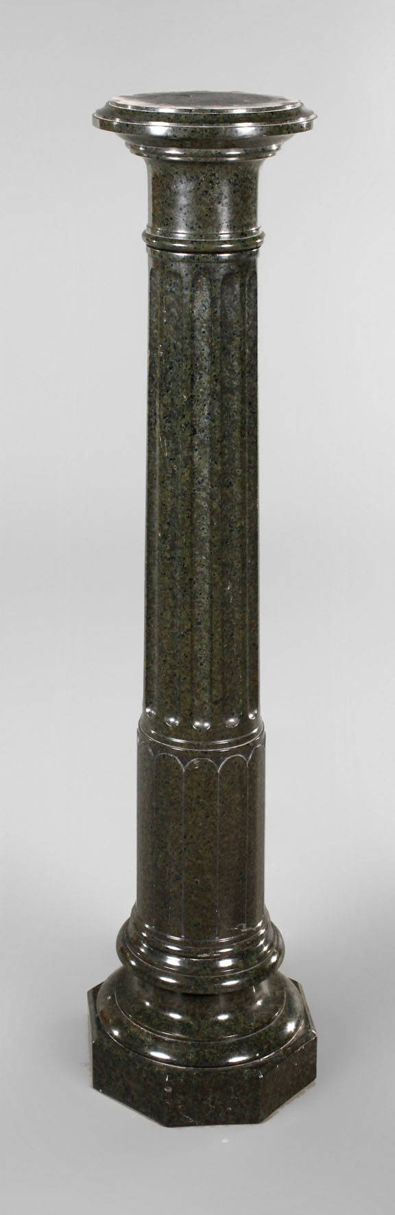 Große Säule Serpentin