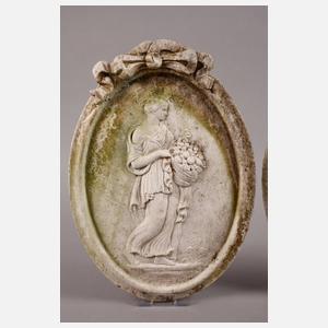 Paar ovale Wandplatten