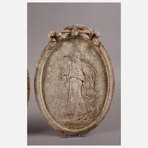 Paar ovale Wandplatten