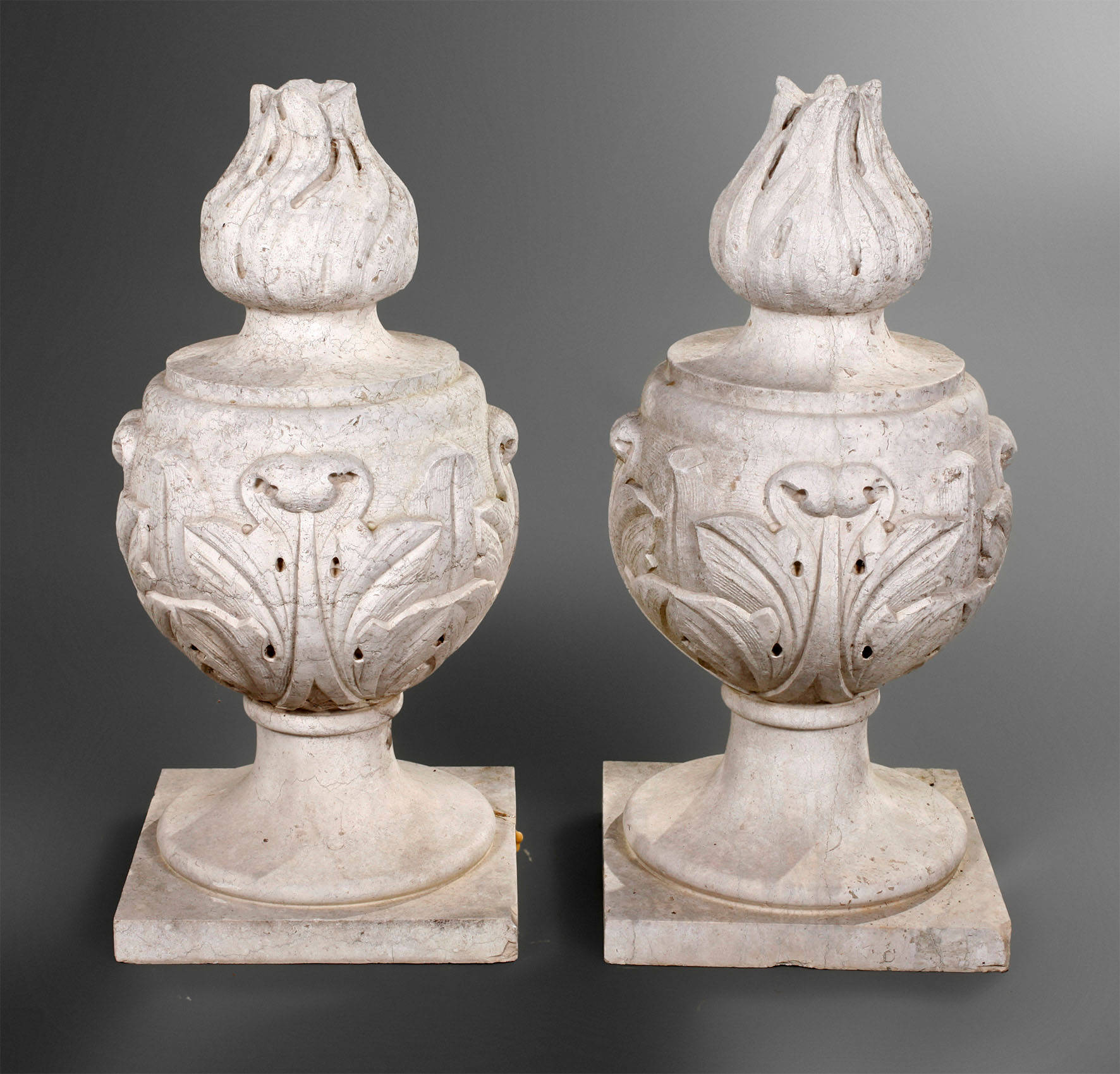 Paar Pfeilerbekrönungen