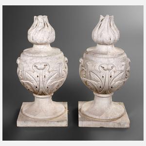 Paar Pfeilerbekrönungen