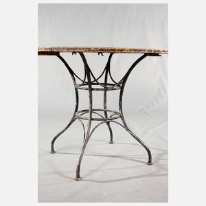 Gartentisch und vier Stühle