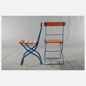 Gartentisch und vier Stühle