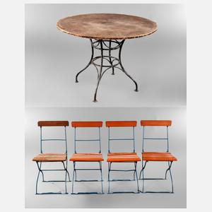 Gartentisch und vier Stühle