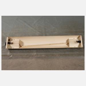 Acht Industrieleuchten