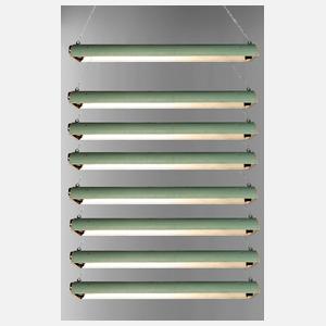 Acht Industrieleuchten