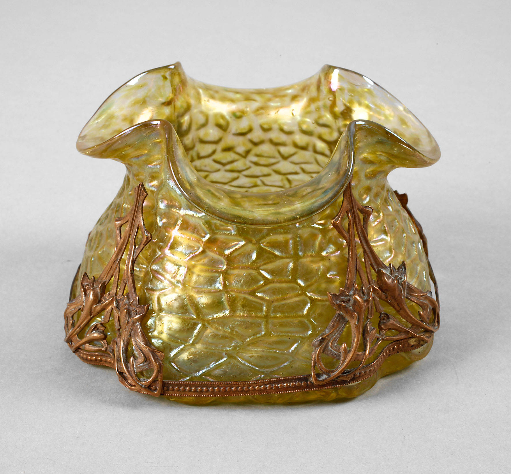 Loetz Wwe. Jugendstilvase mit Montierung