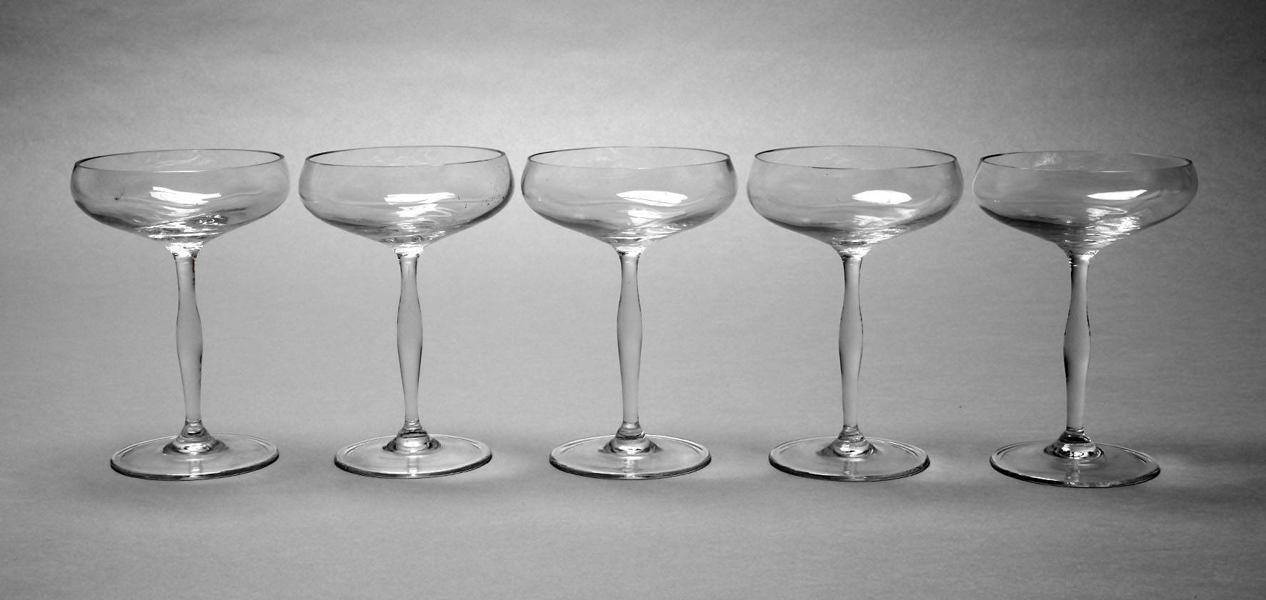 Fünf Champagnergläser Jugendstil