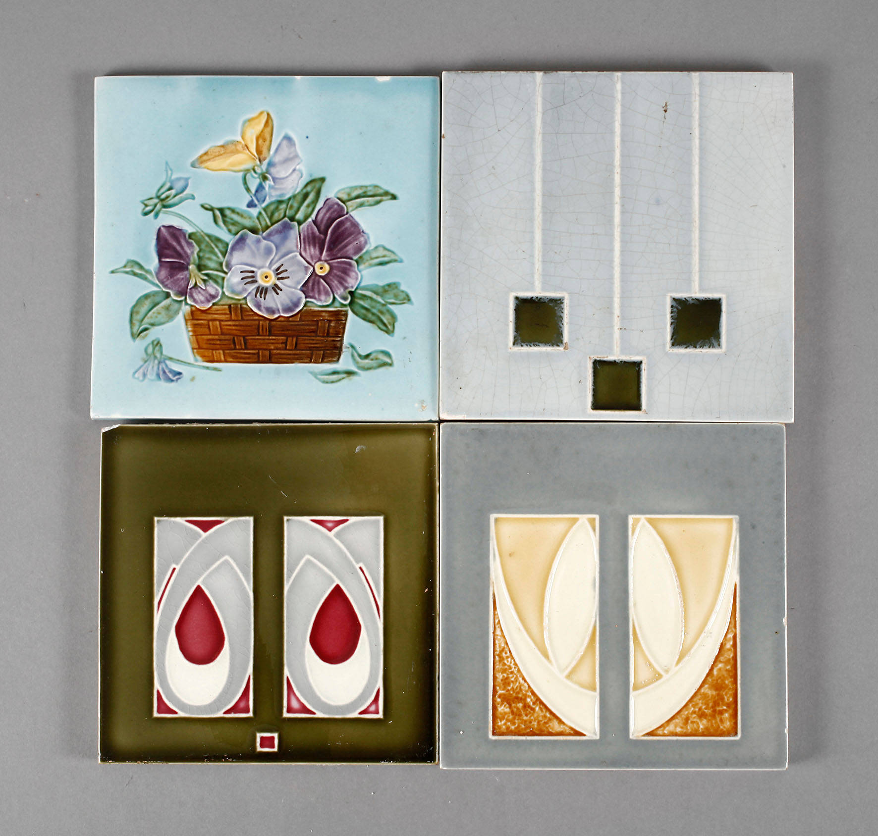 Vier Jugendstilfliesen