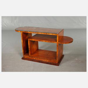 Zwei Sessel mit Regal